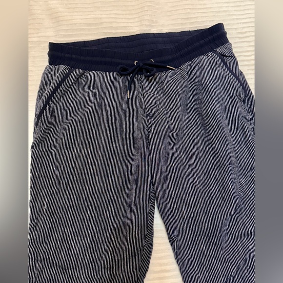 Athleta Stripe Bali Linen Ankle Pant Navy Cream Cuffed Pockets size 10 - Picture 4 of 16
